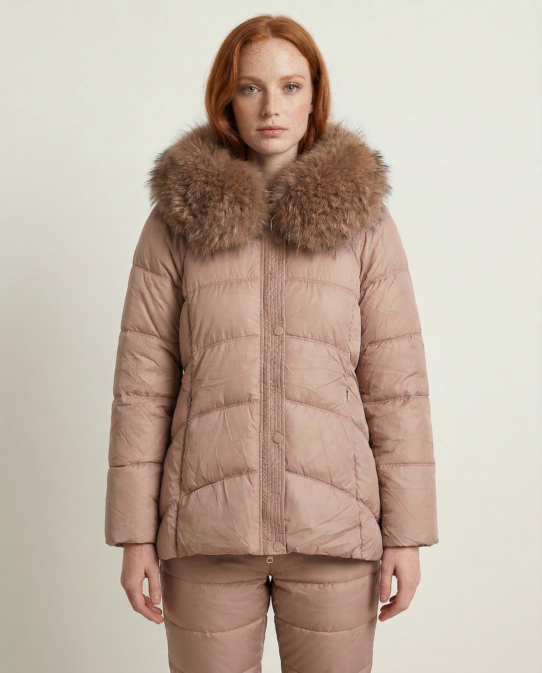 PARKA CON TRAPUNTATA CAPUCCIA