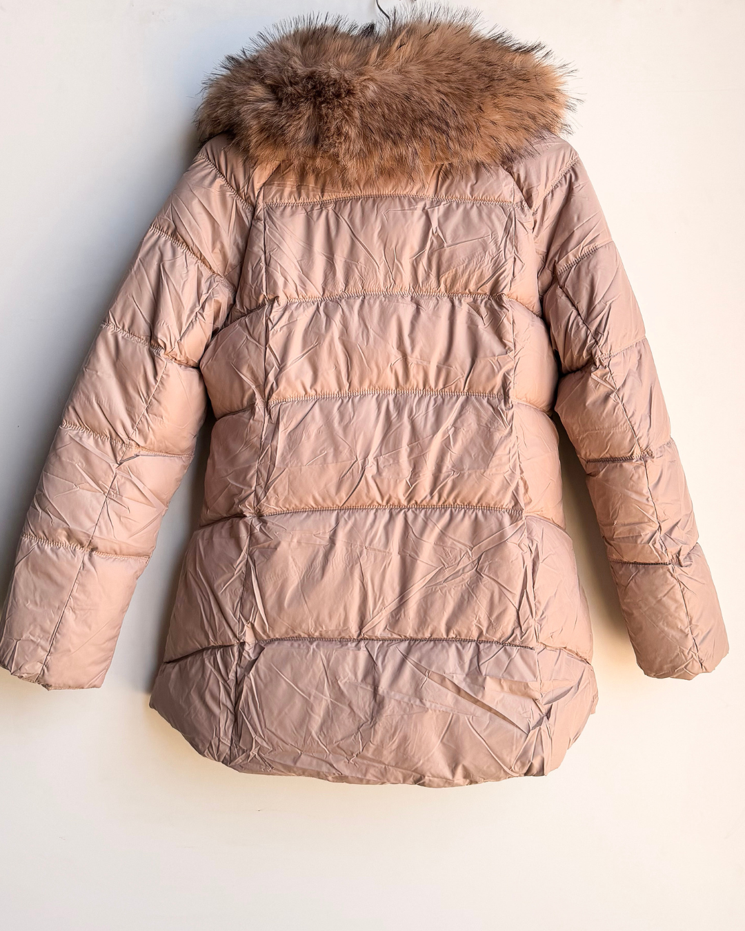 PARKA CON TRAPUNTATA CAPUCCIA