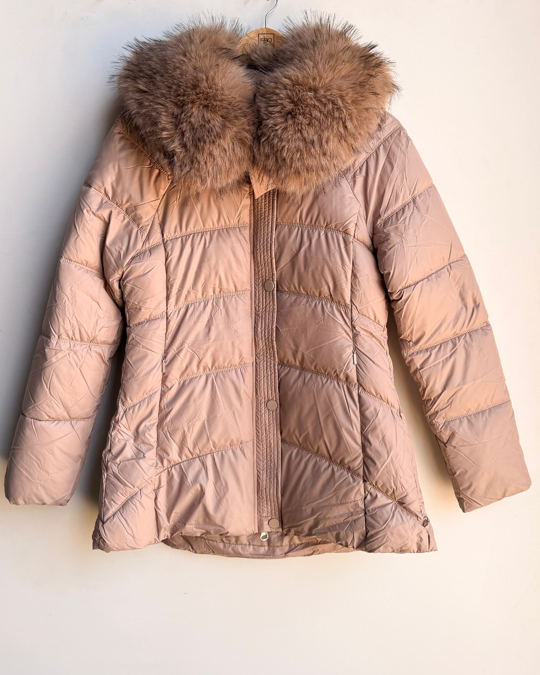 PARKA CON TRAPUNTATA CAPUCCIA