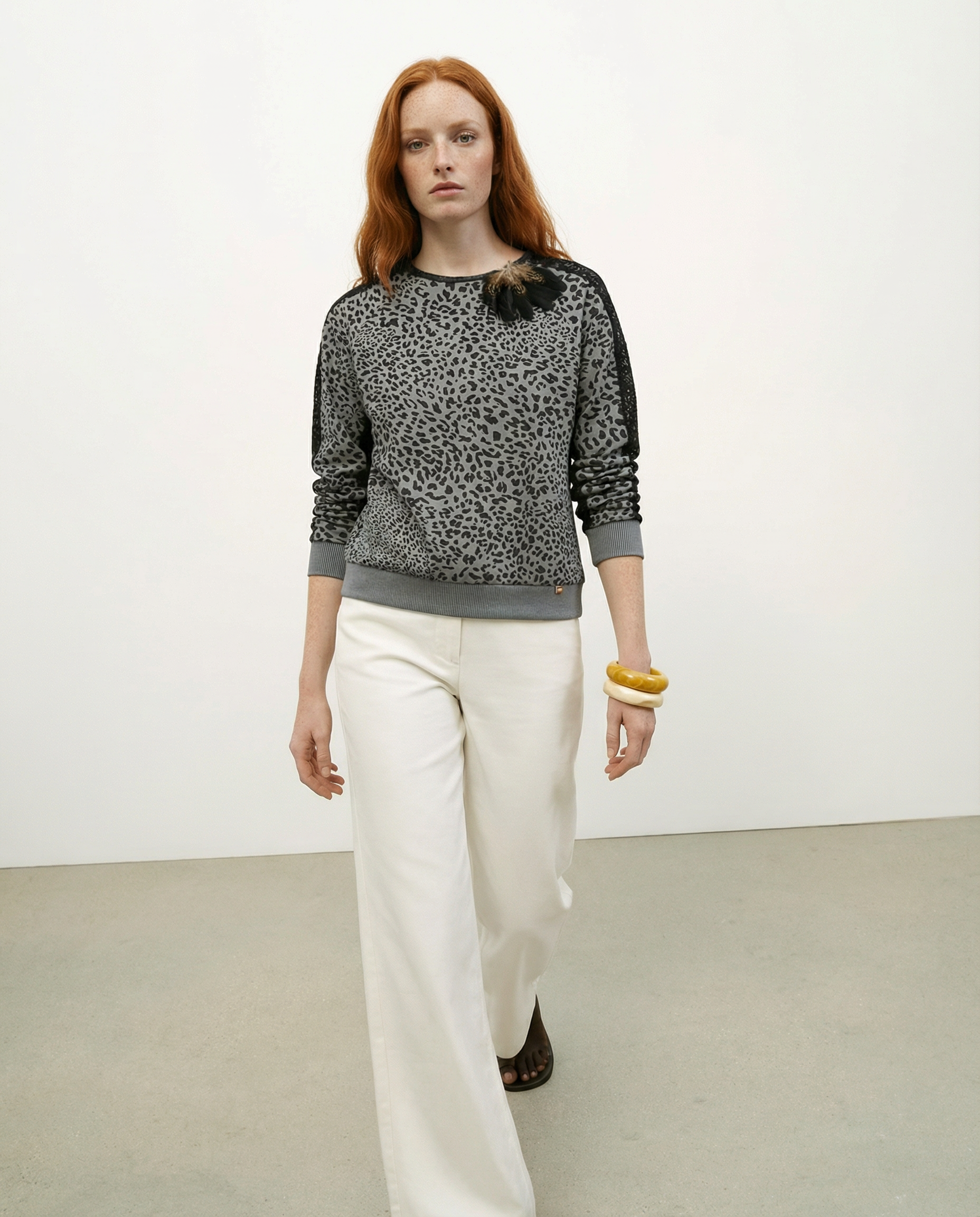 POLERA ANIMAL ENCAJE